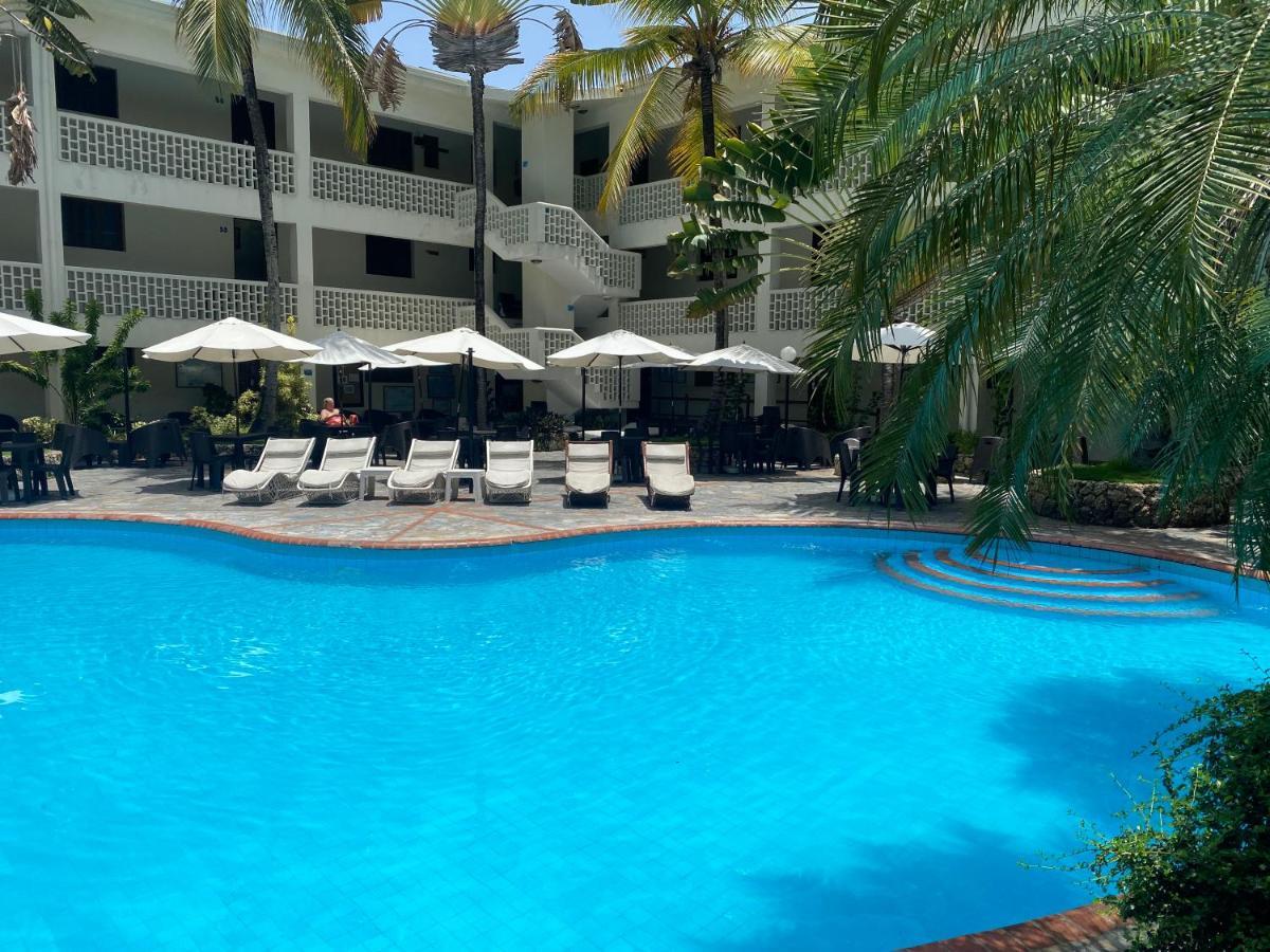 Acuarium Suite Resort La Viva Exterior photo
